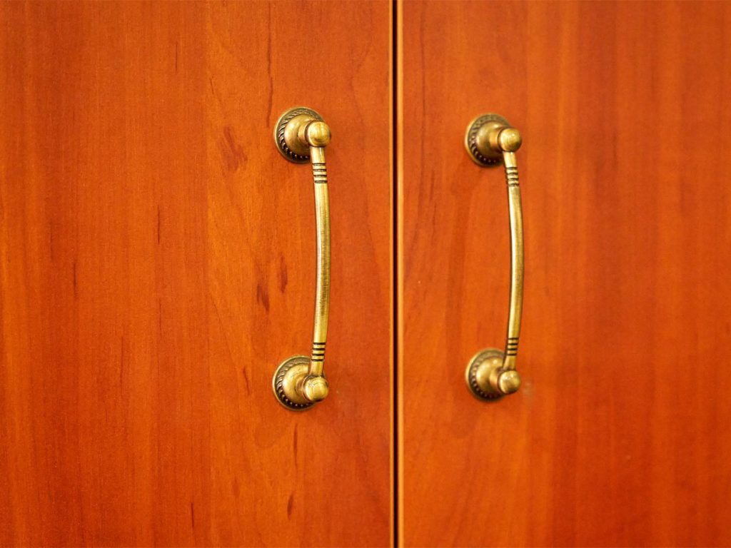 wall-closet-handle4