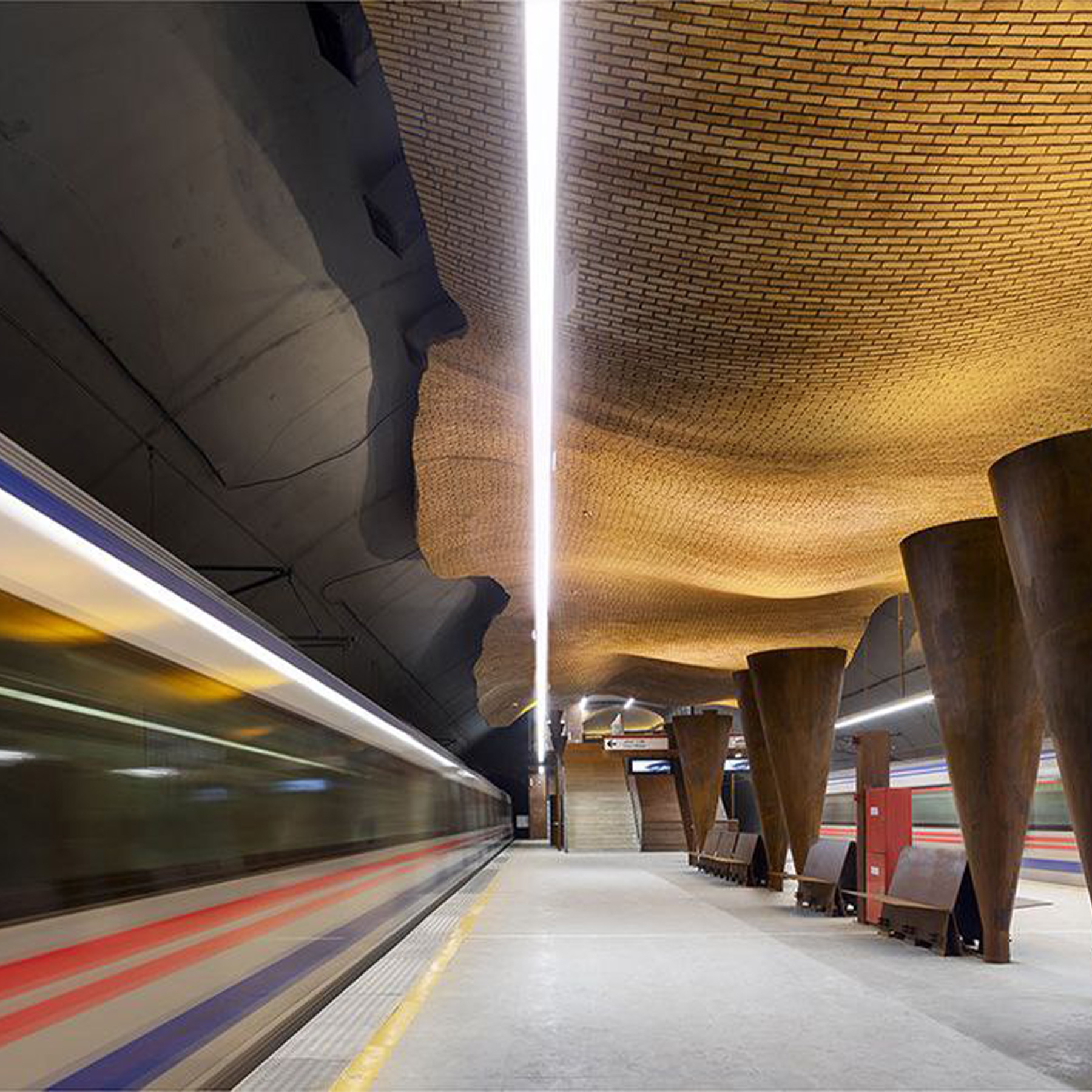 ایستگاه مترو وکیل الرعایا