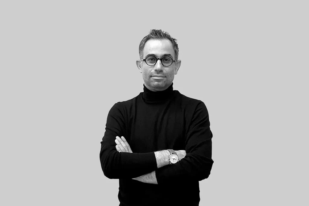 معرفی آرش علی آبادی