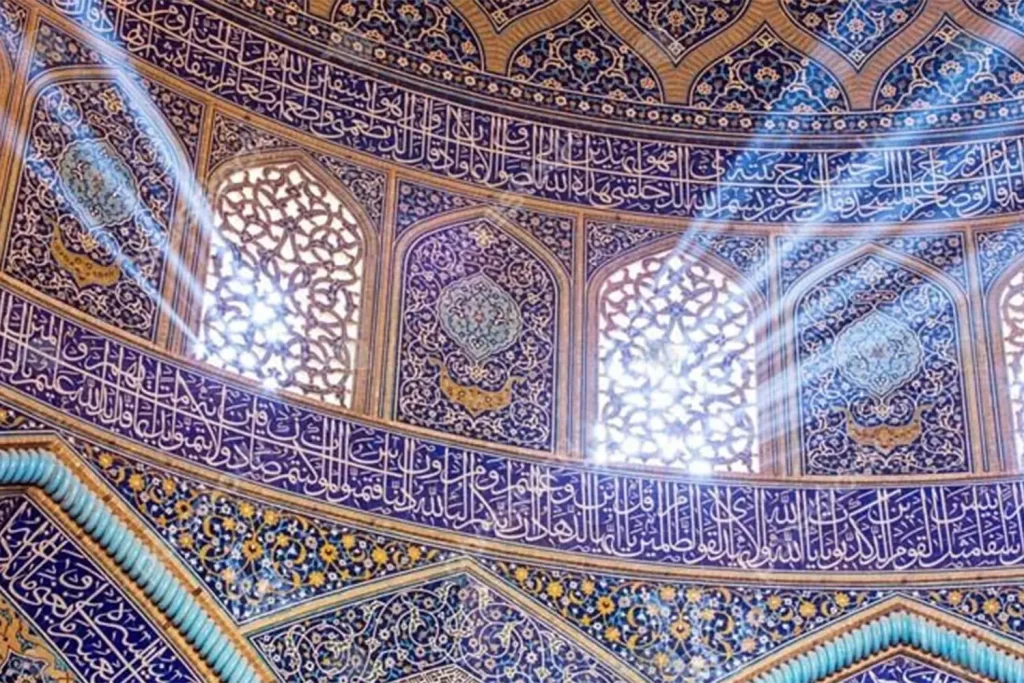 نور و رنگ در مسجد شیخ لطف الله